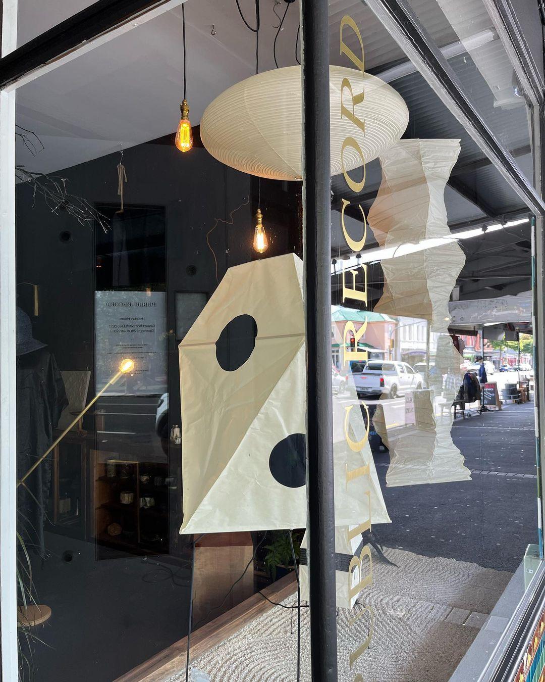 akari-oval-pendant-light