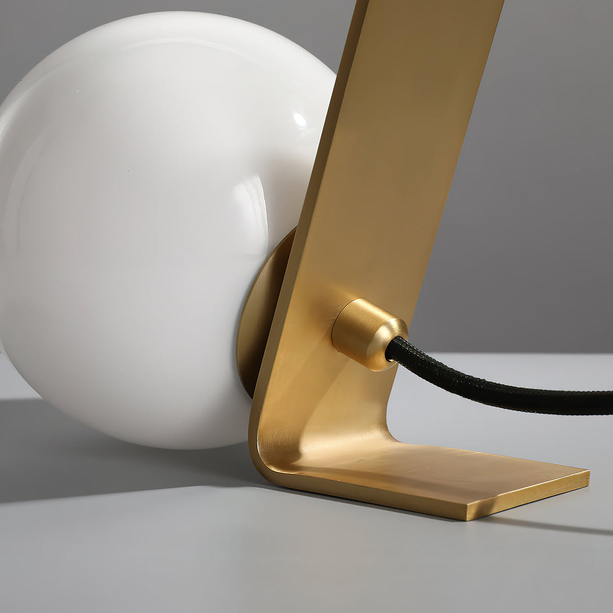 aley-table-lamp