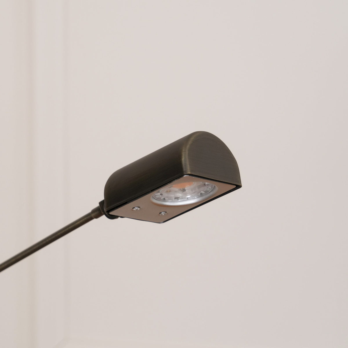 apex-flex-floor-lamp