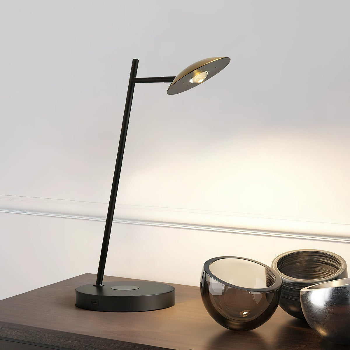 astra-halo-table-lamp