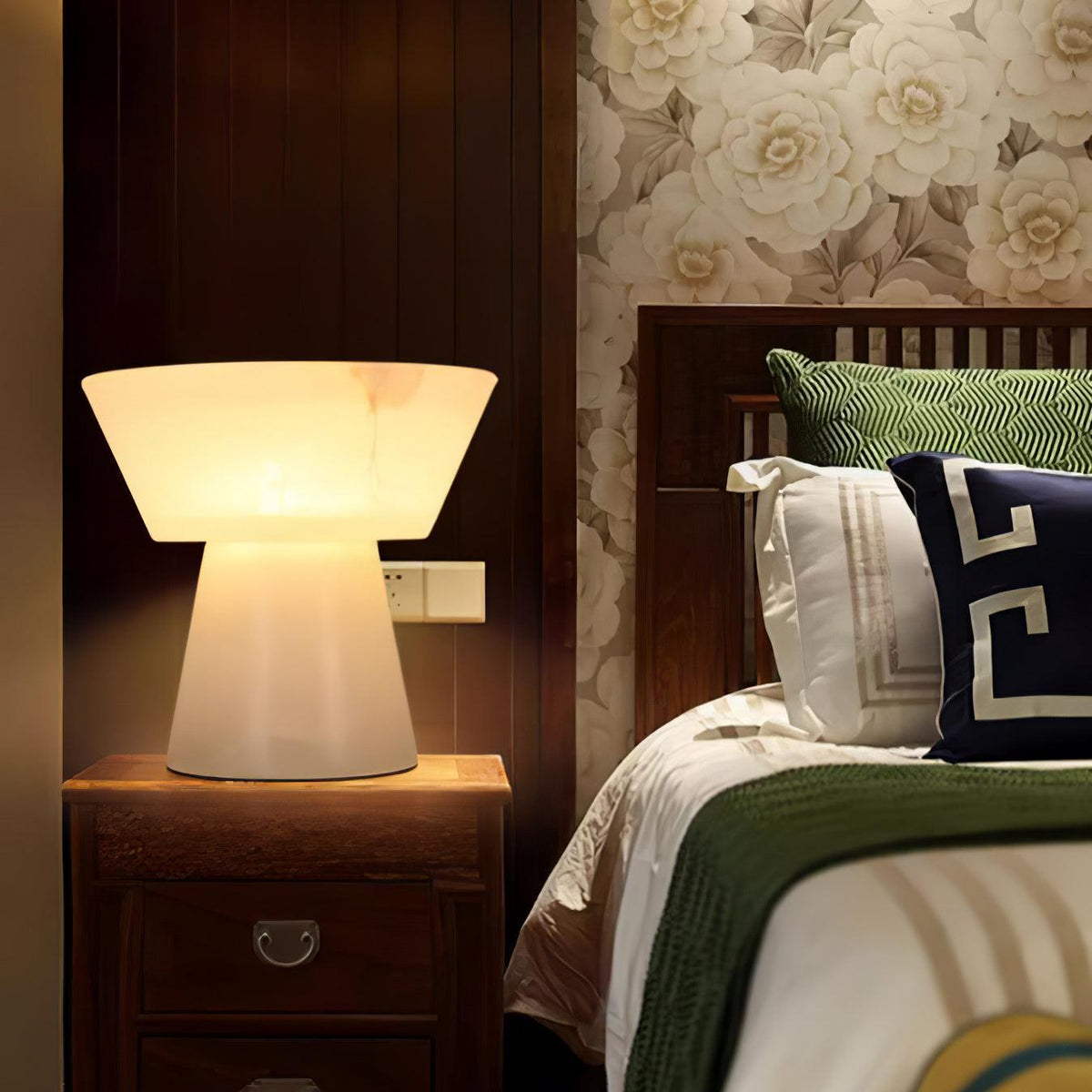 beta-table-lamp