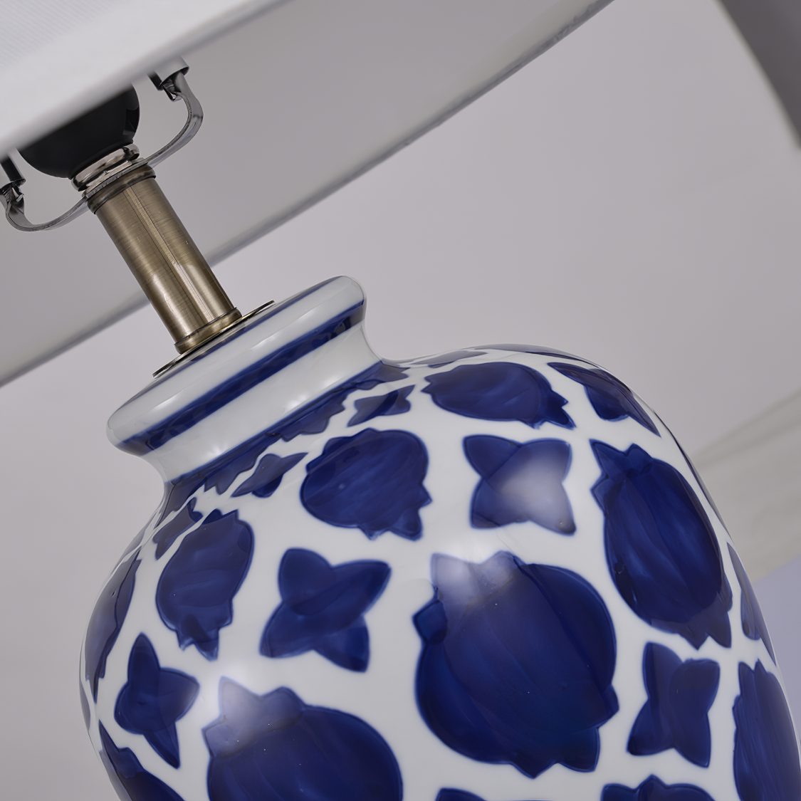 Blue and White Hope Table Lamp – Modern Ceramic Bedside Lighting for Living Room, Bedroom, and Office
