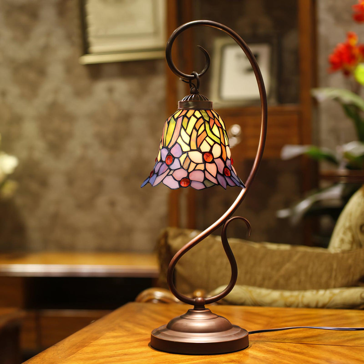 cal-lighting-cotulla-tiffany-table-lamp