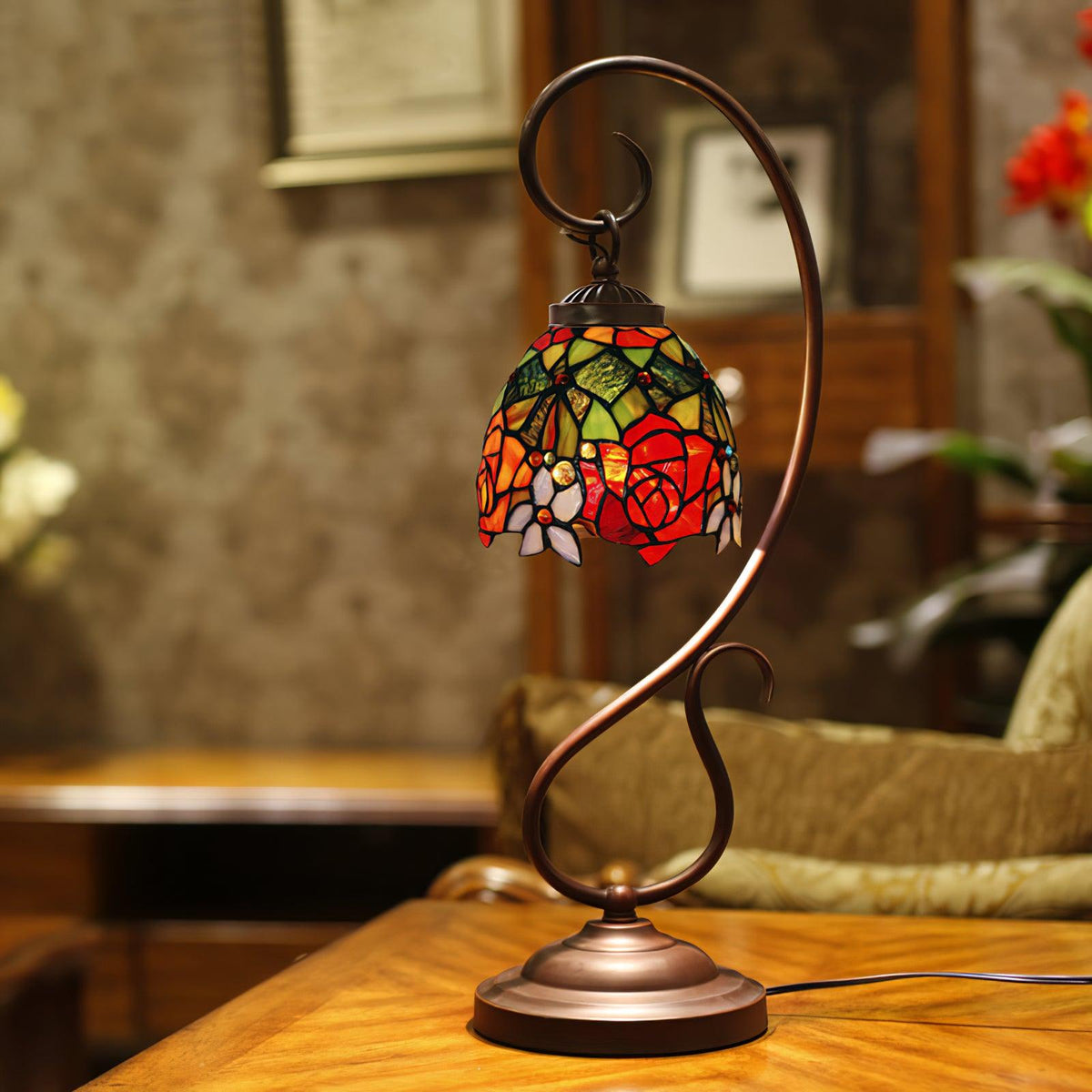 cal-lighting-cotulla-tiffany-table-lamp