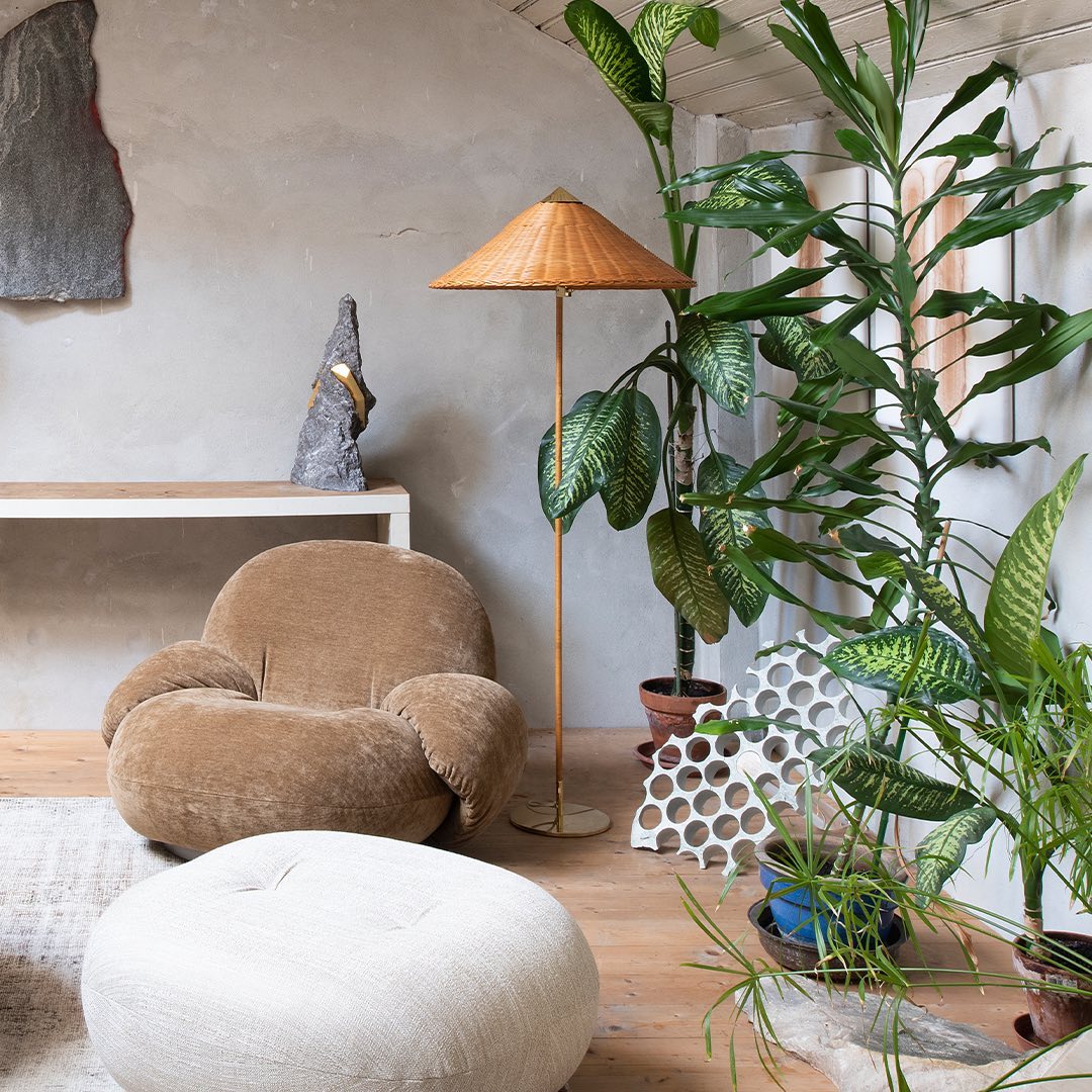 9602 Floor Lamp