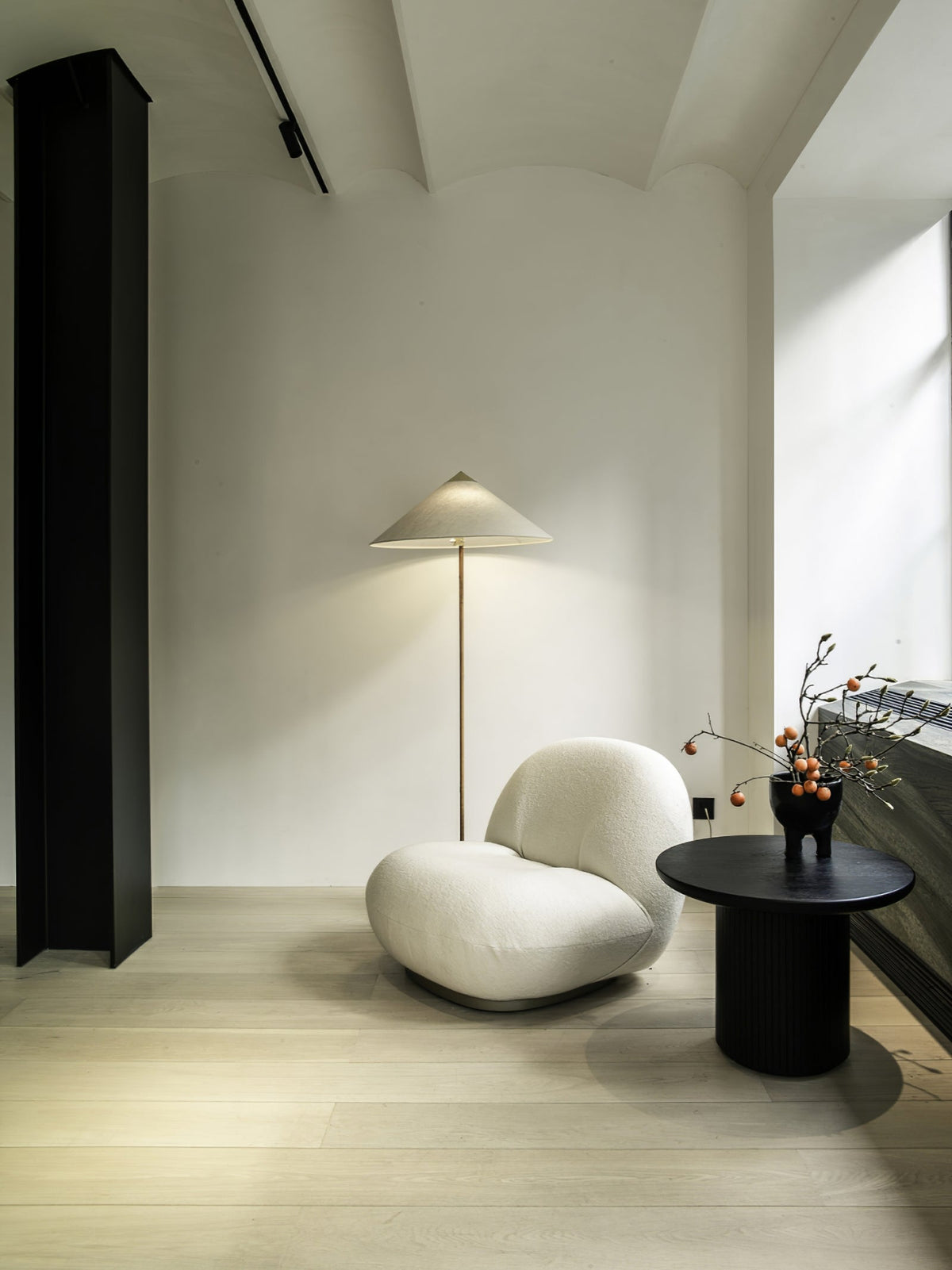 9602 Floor Lamp