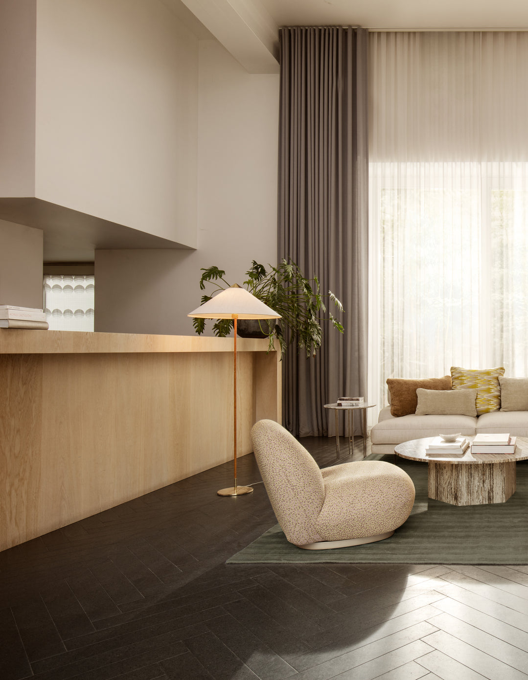 9602 Floor Lamp