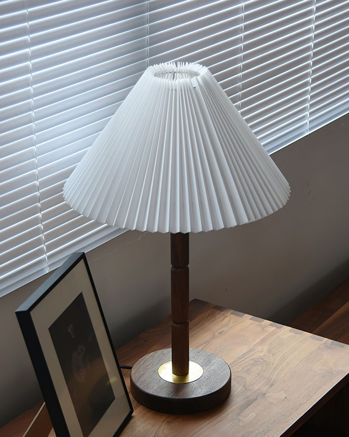 cone-pleated-table-lamp