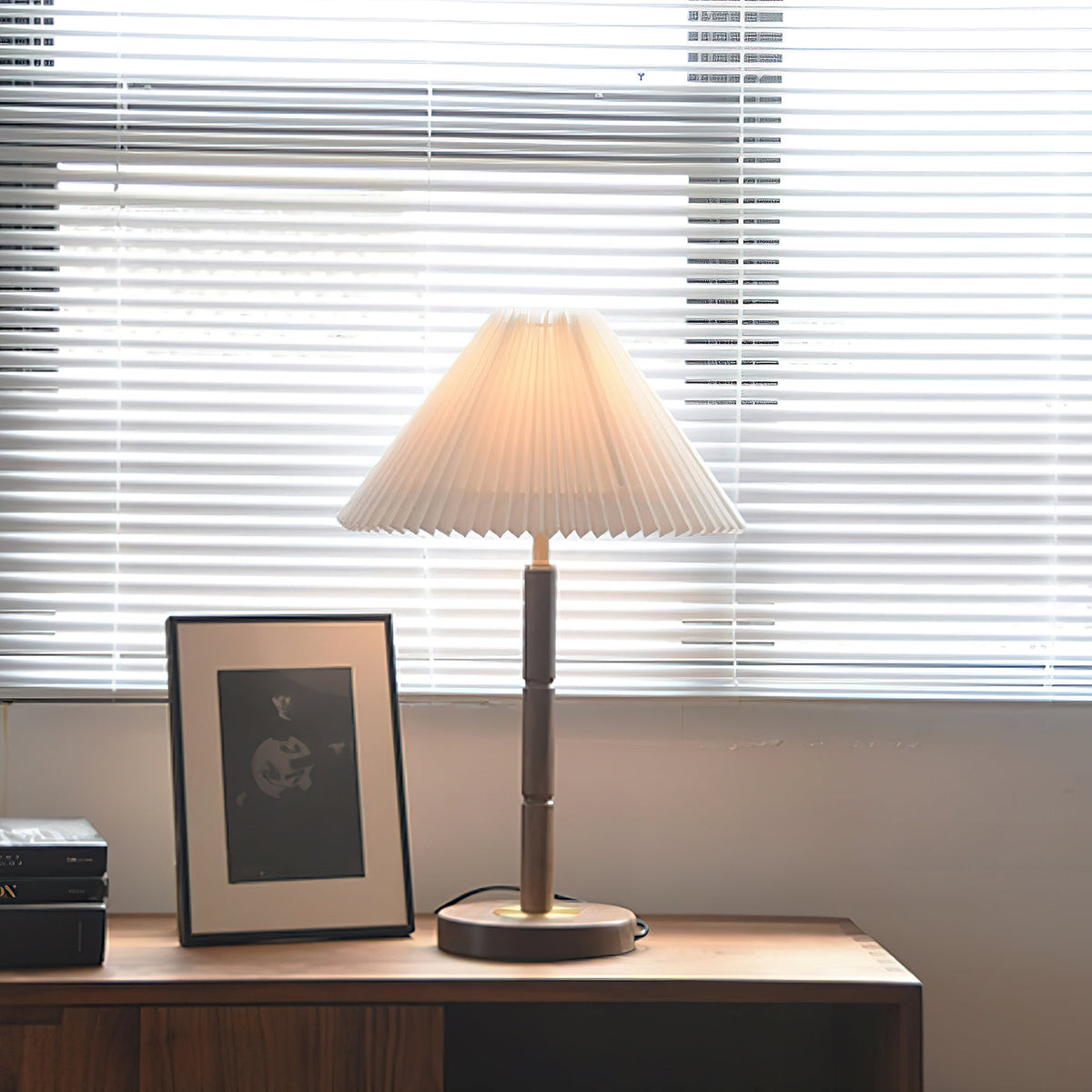 cone-pleated-table-lamp