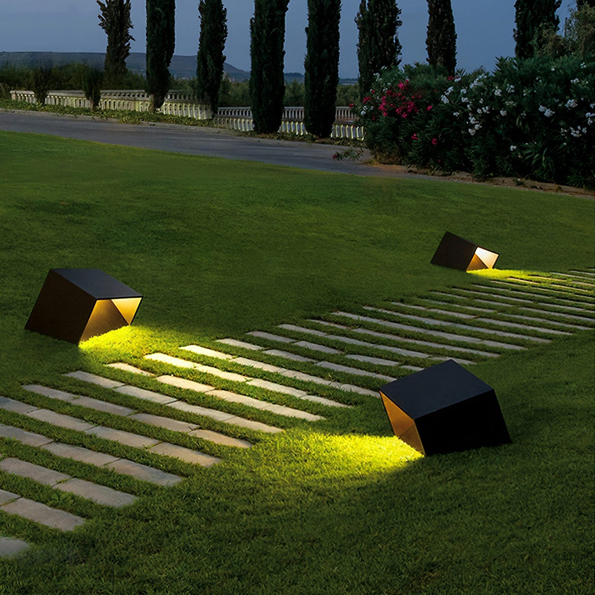 Cube Garden Light – Modern LED Outdoor Bollard for Patio & Pathway