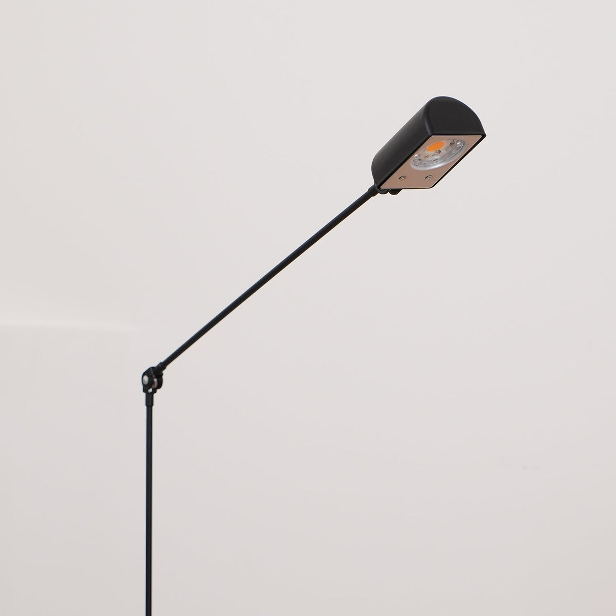 daphine-floor-lamp