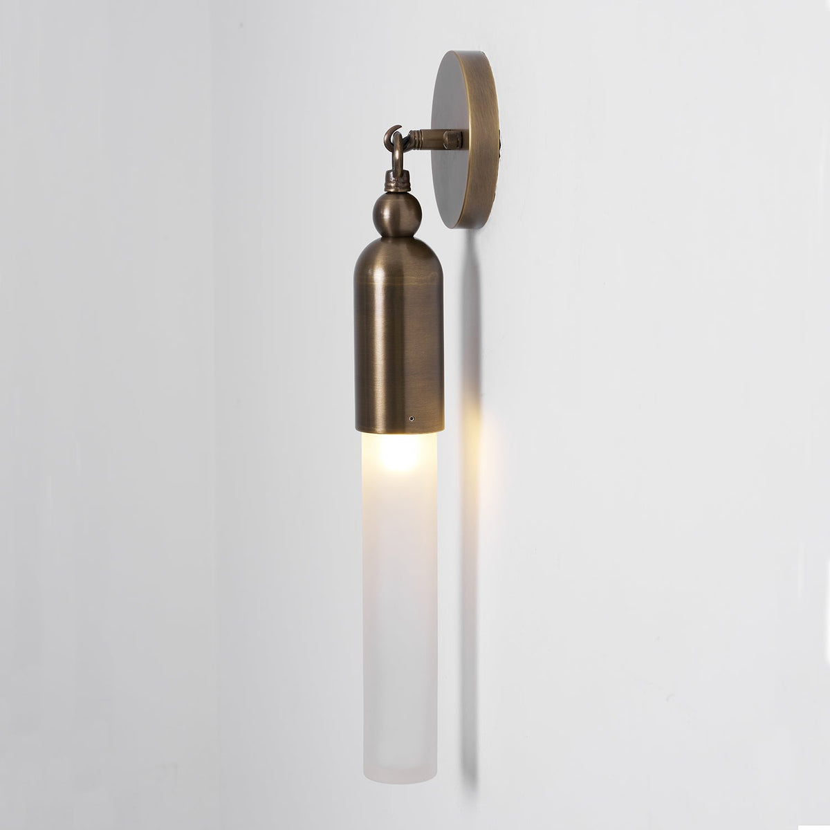 darby-wall-lamp