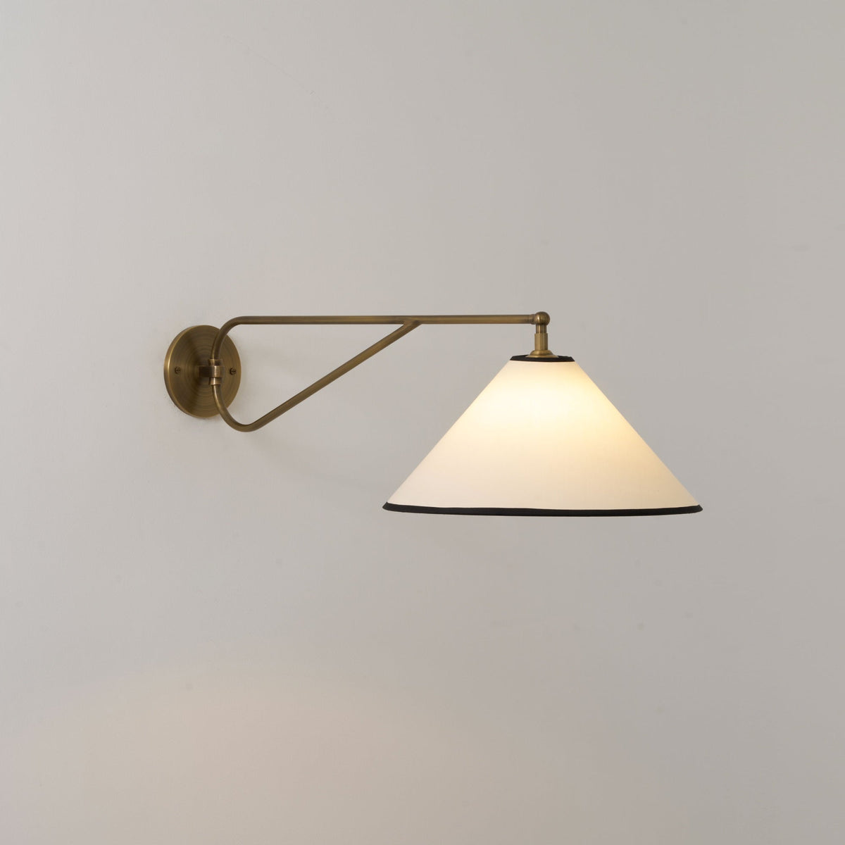 dionis-wall-lamp