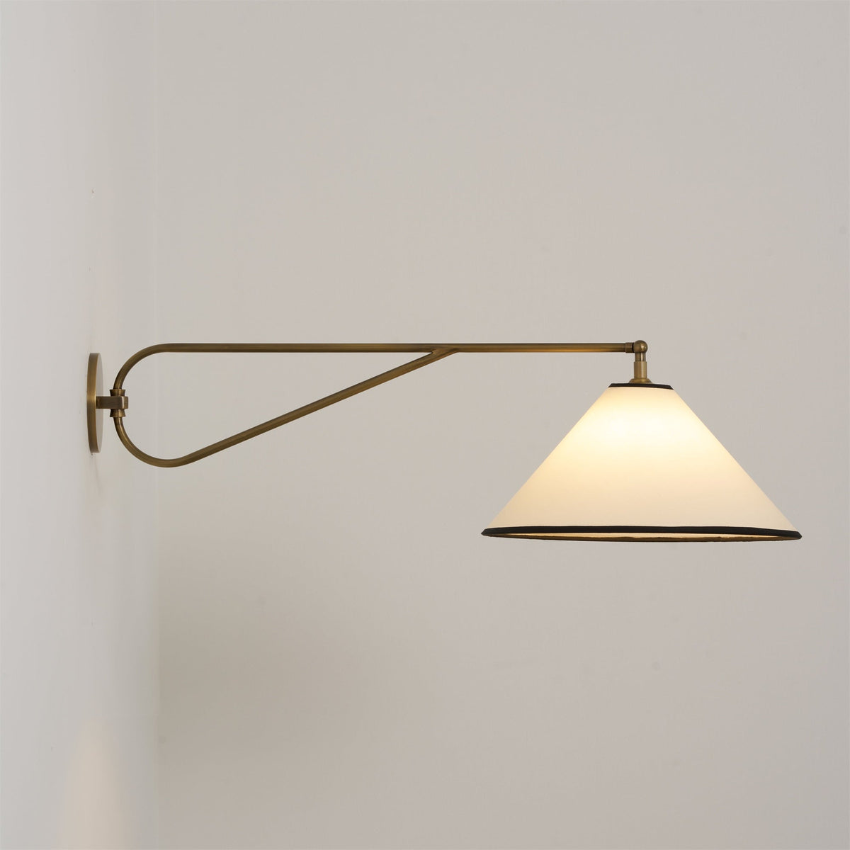 dionis-wall-lamp
