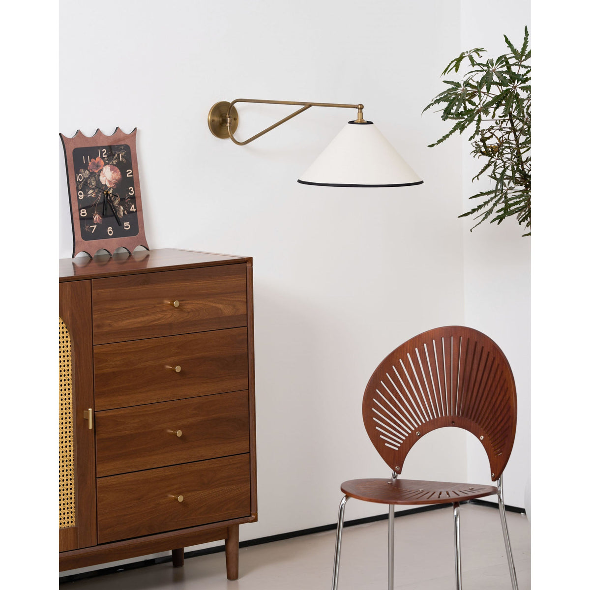 dionis-wall-lamp