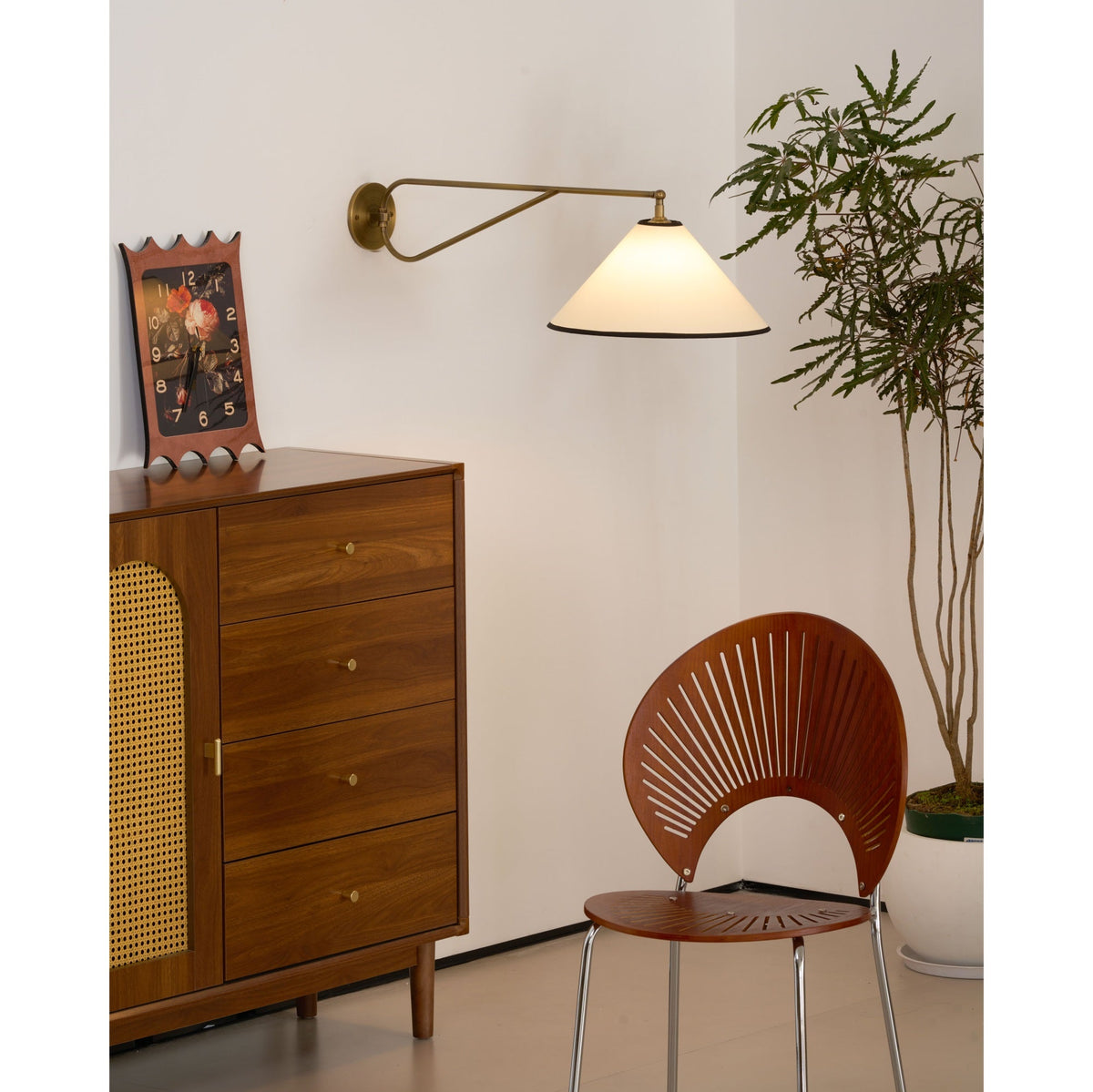 dionis-wall-lamp