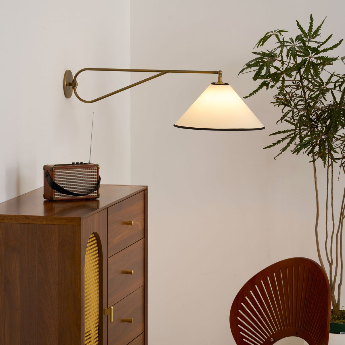 dionis-wall-lamp