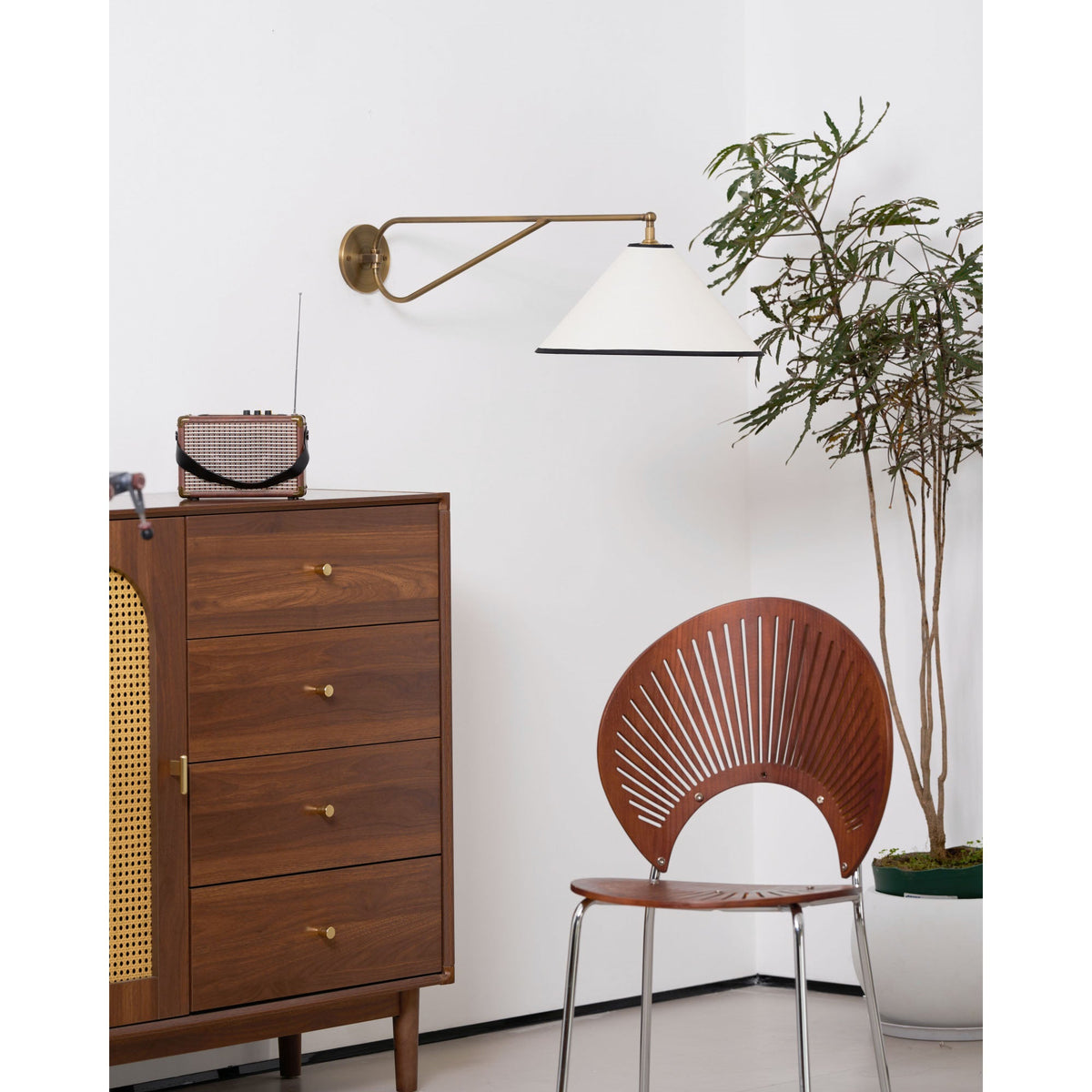 dionis-wall-lamp