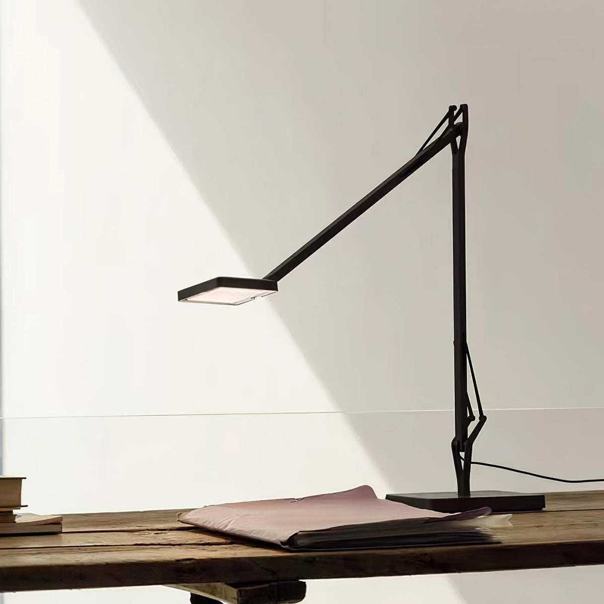 edge-table-lamp