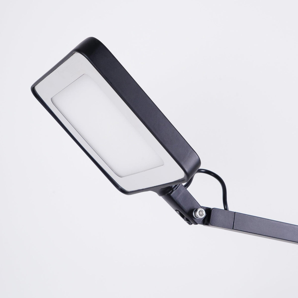 edge-table-lamp