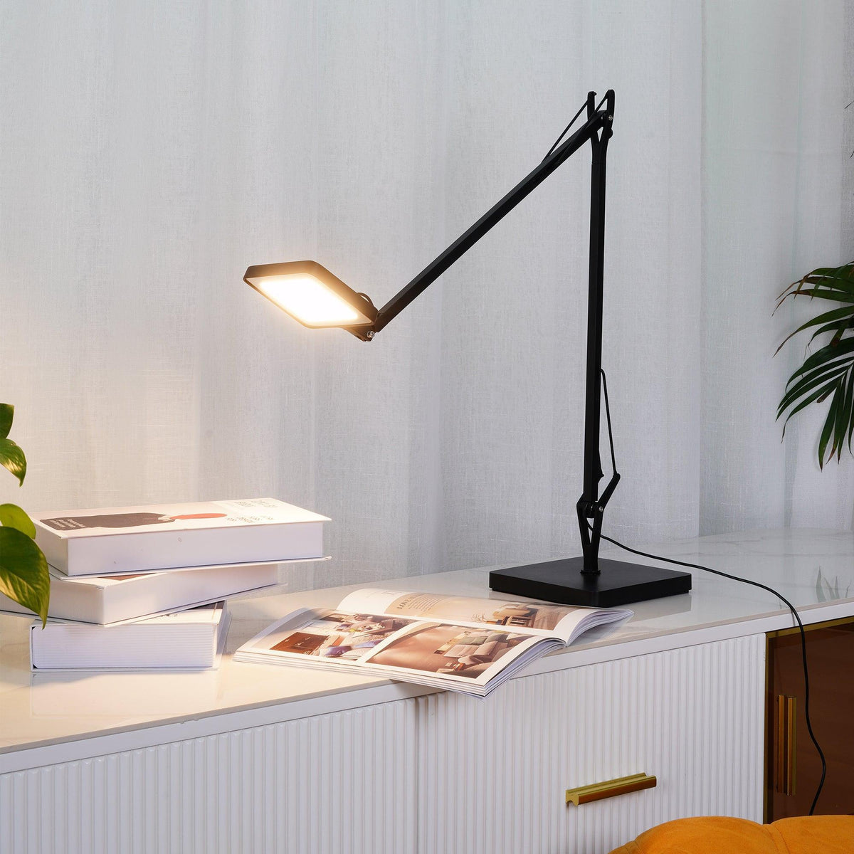 edge-table-lamp