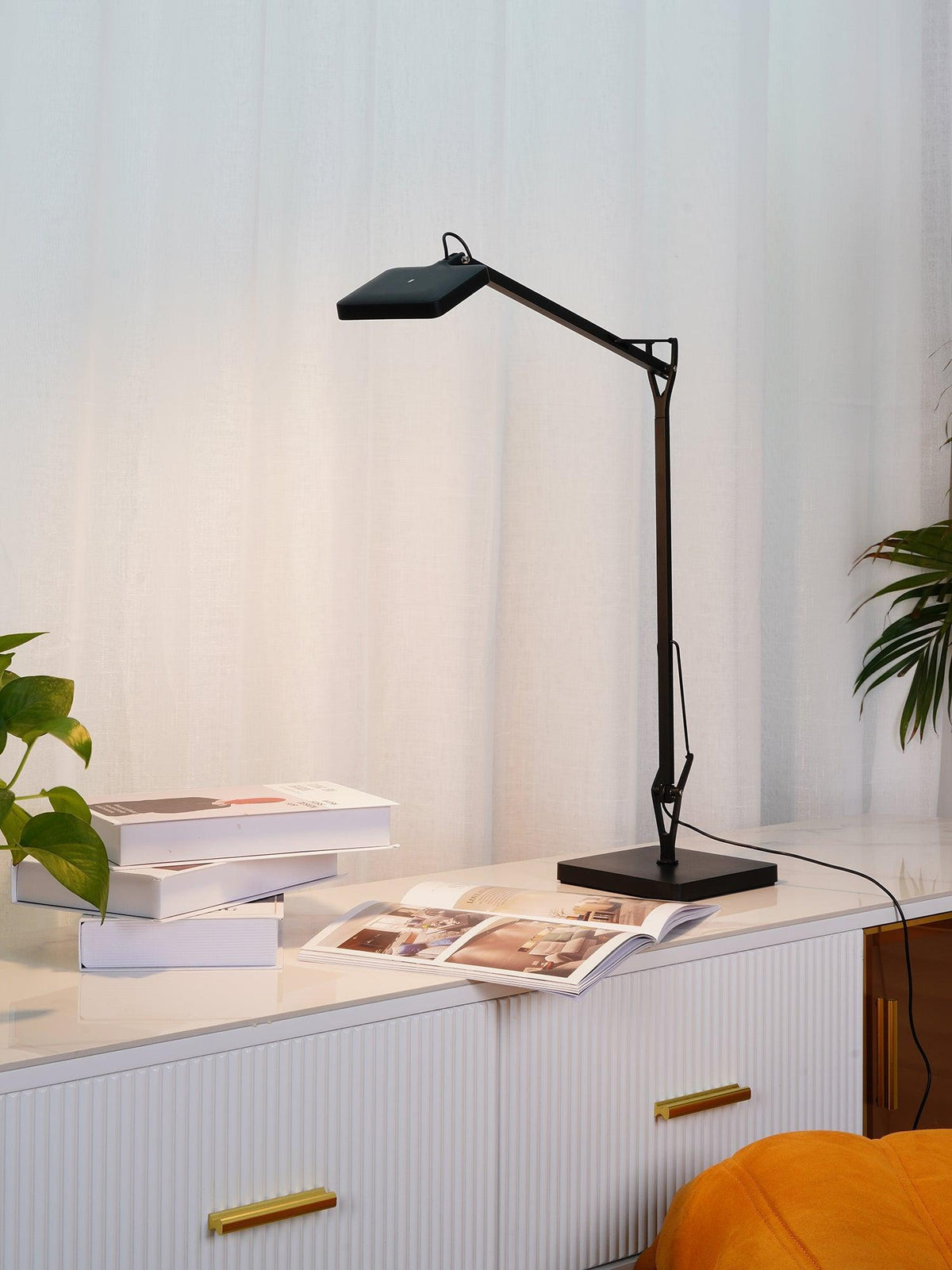 edge-table-lamp