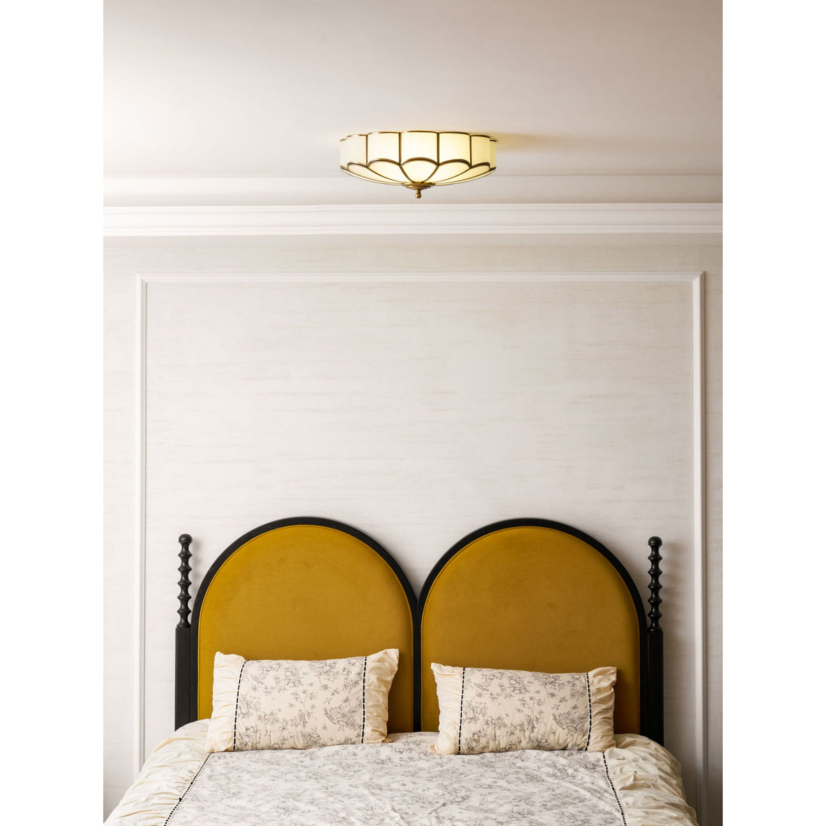flower-shape-glass-ceiling-lamp