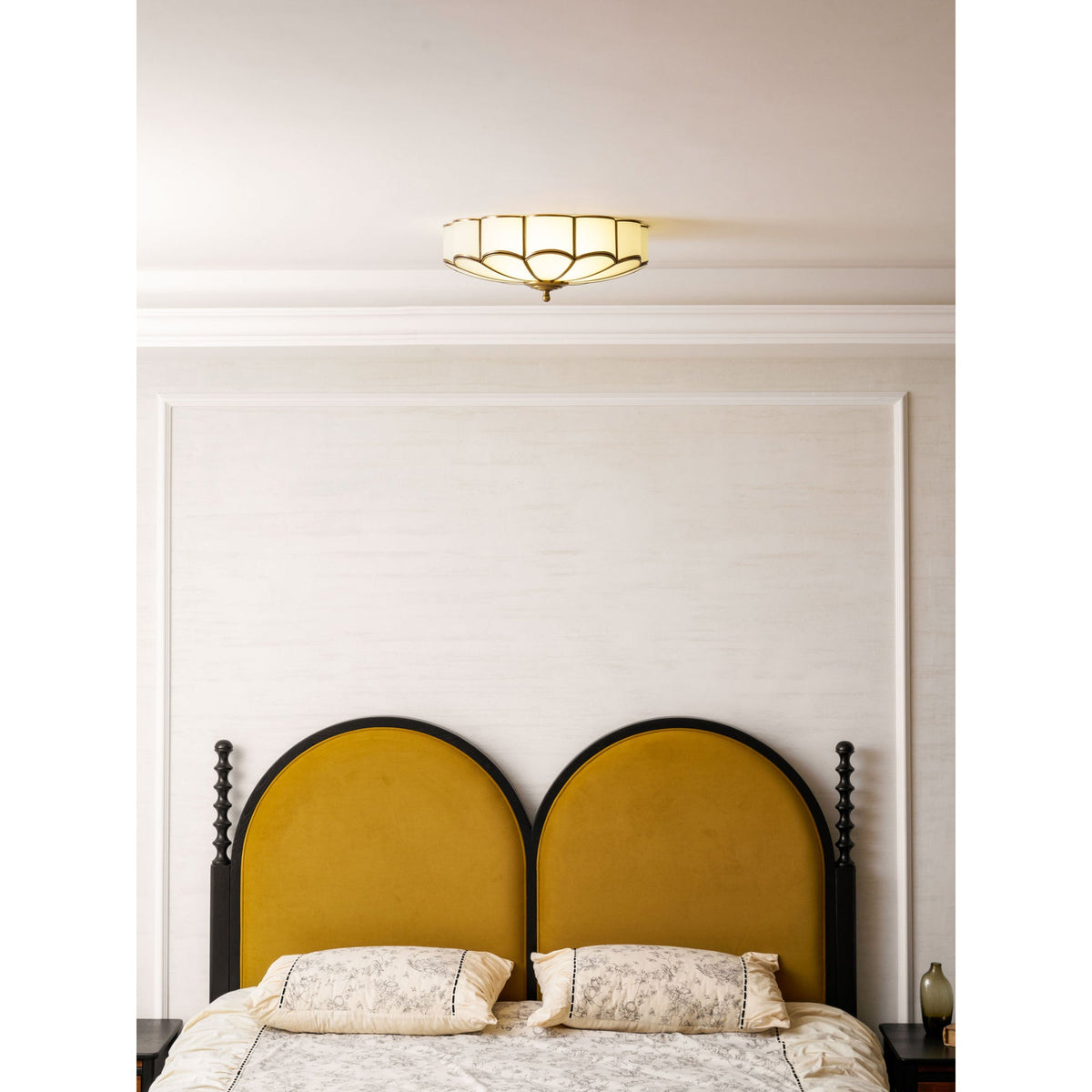 flower-shape-glass-ceiling-lamp