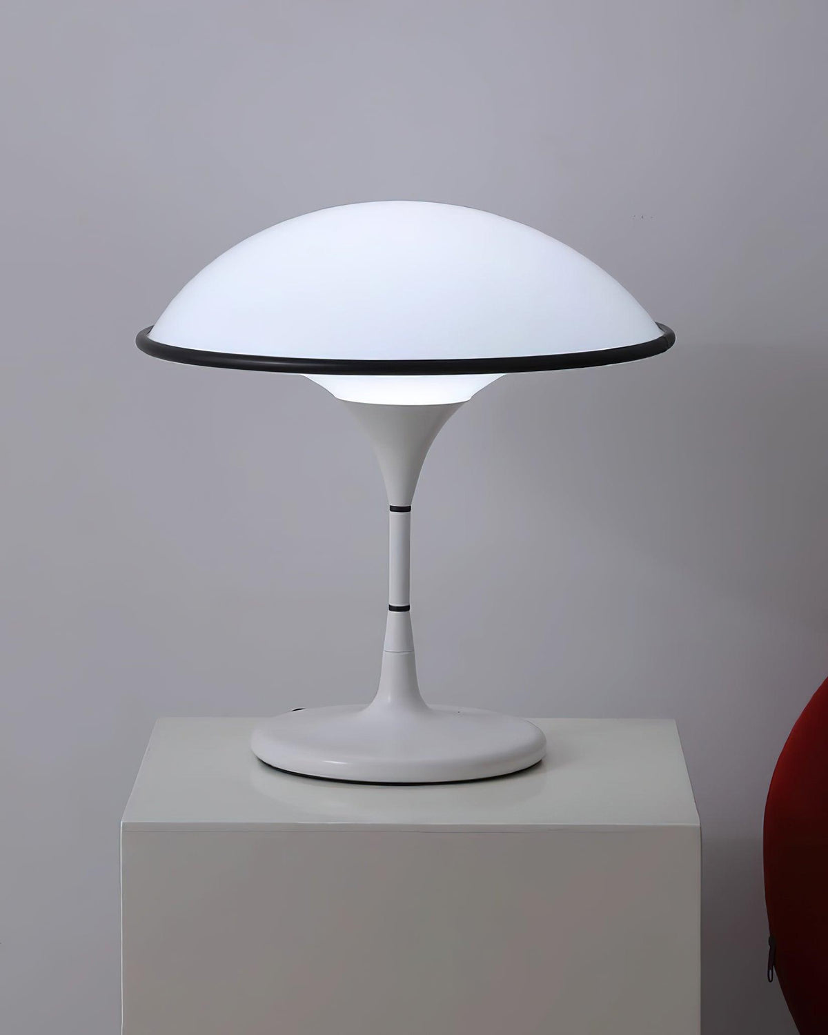 foggy-saucer-table-lamp
