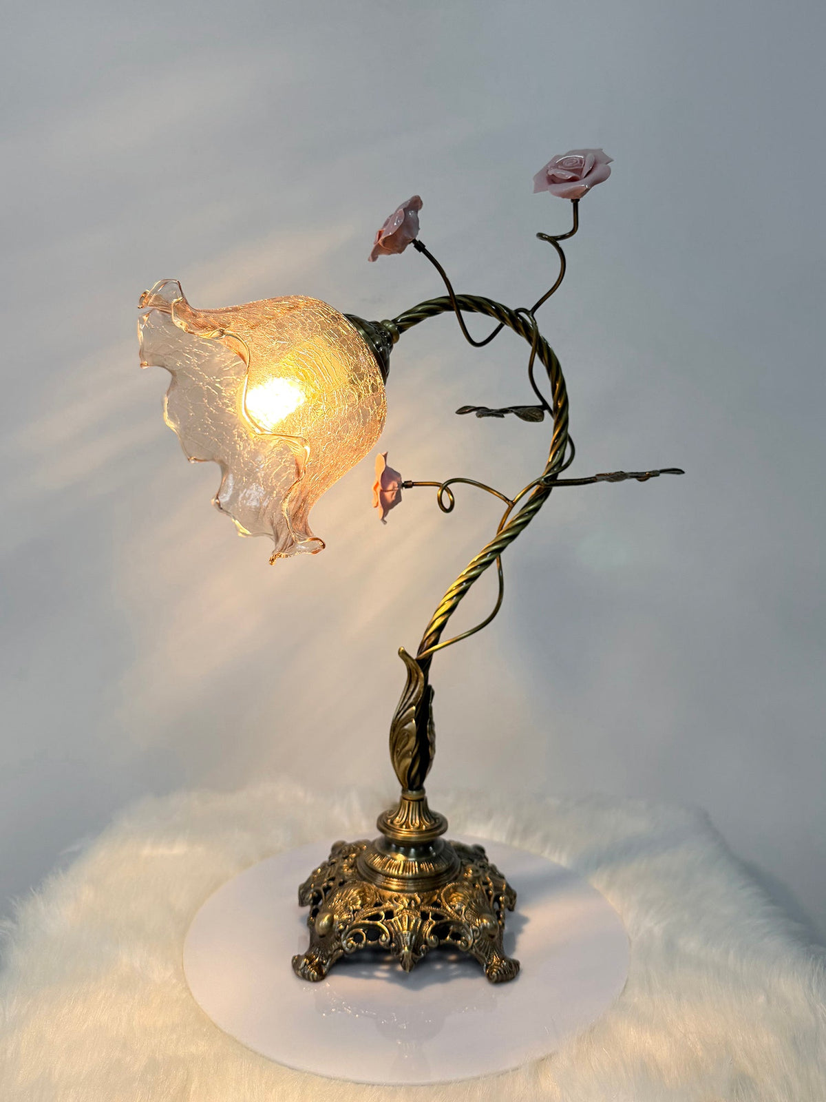 lumiere-table-lamp