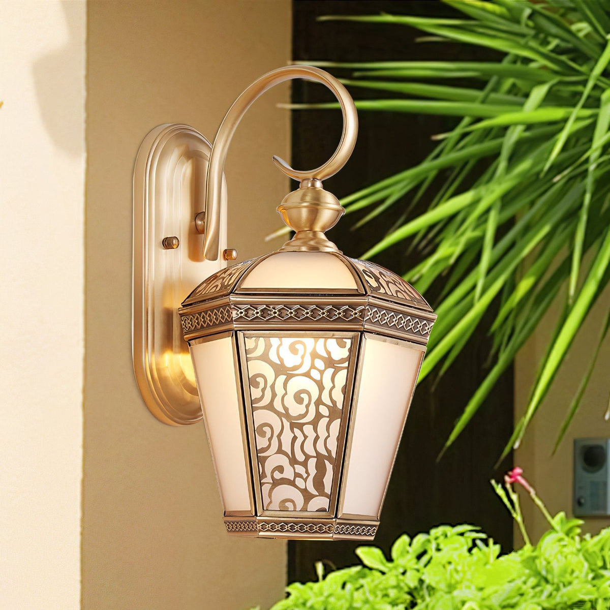 Palace Pattern Brass Wall Sconce Luxury Outdoor Lighting