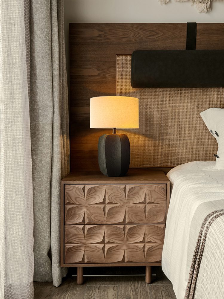 Pine Cone Table Lamp