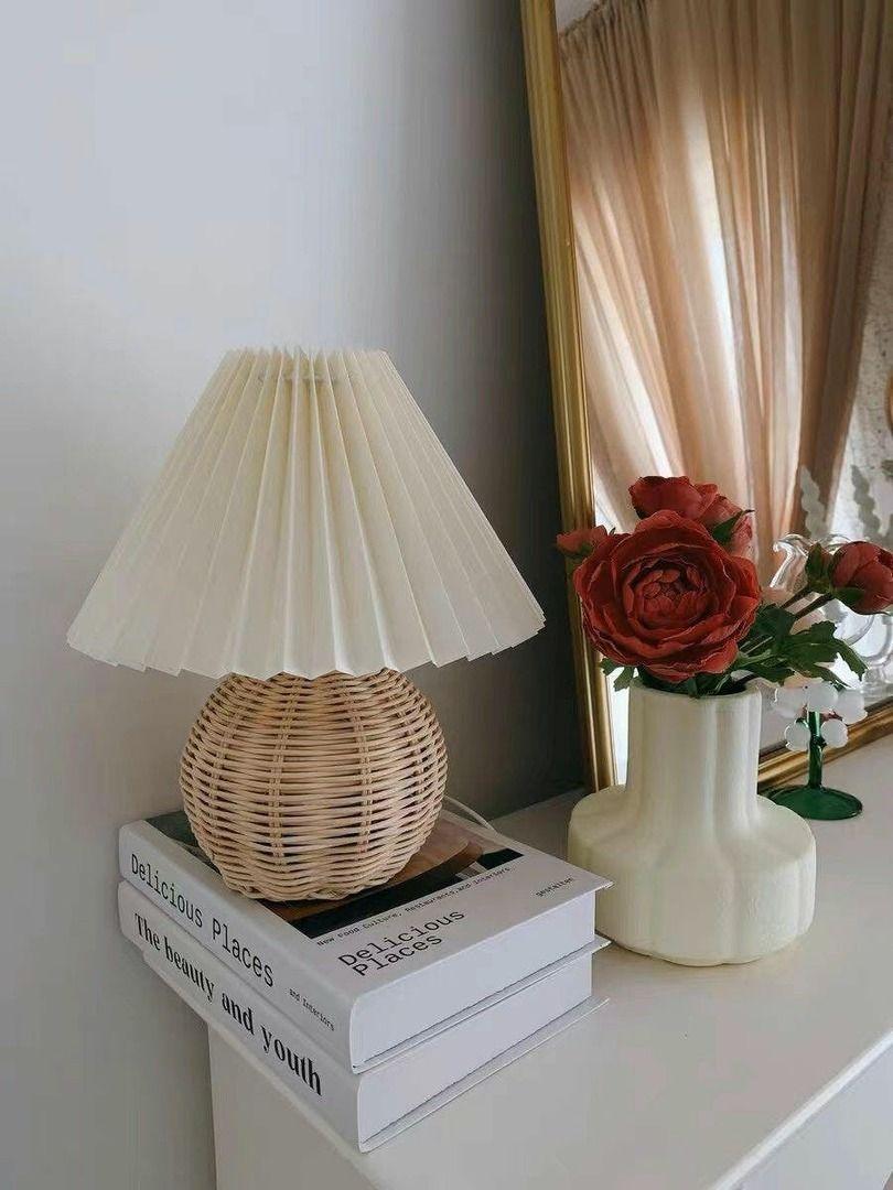 rattan-pleated-table-lamp