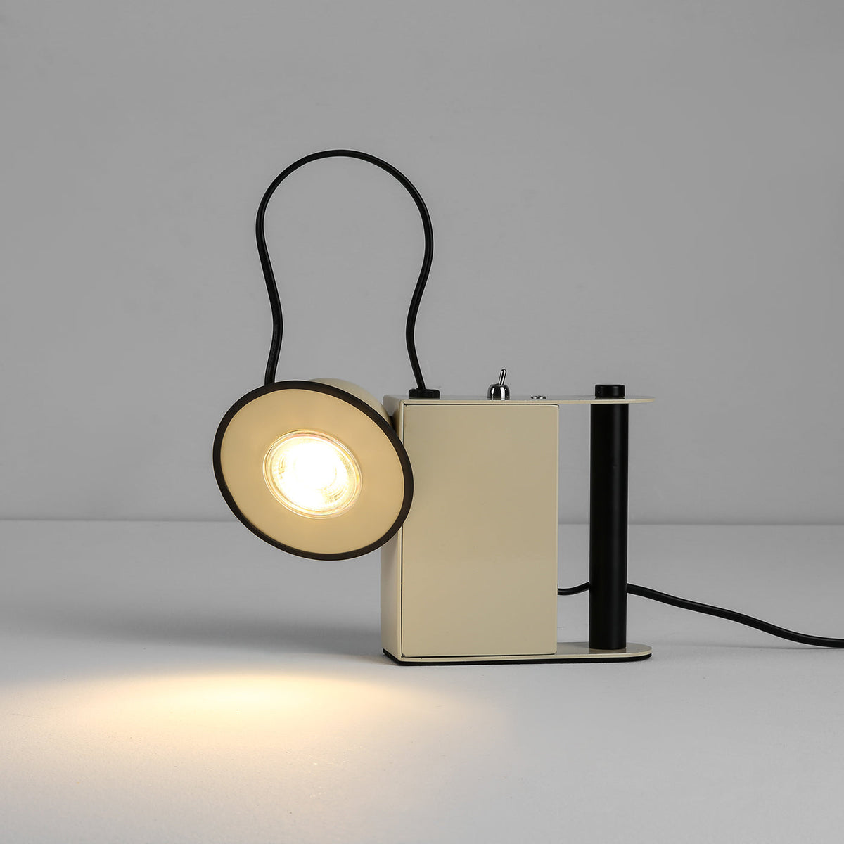 roland-camera-table-light