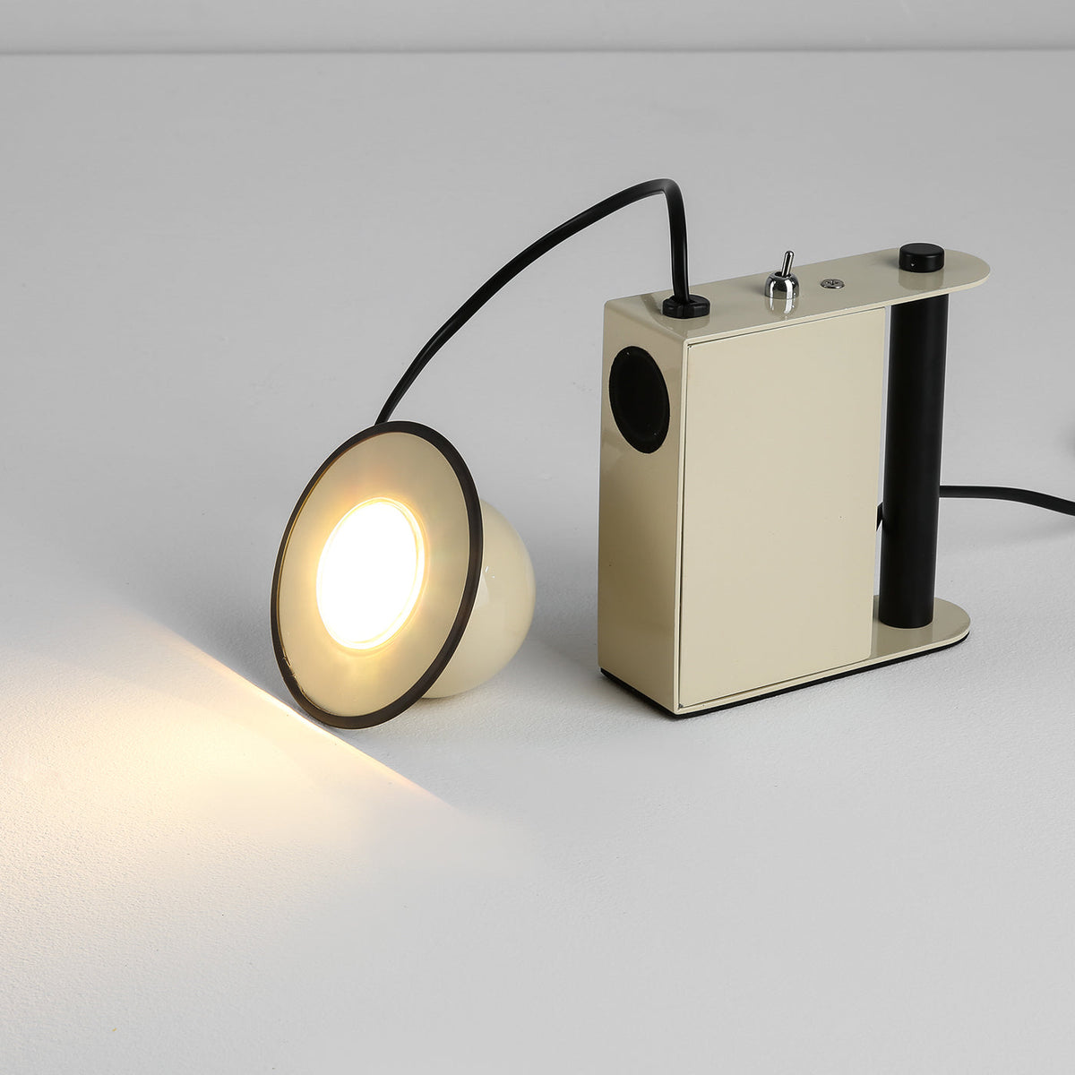 roland-camera-table-light