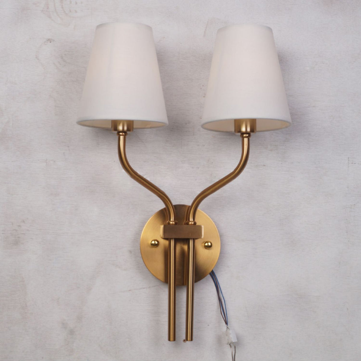 safavieh-ezra-wall-lamp