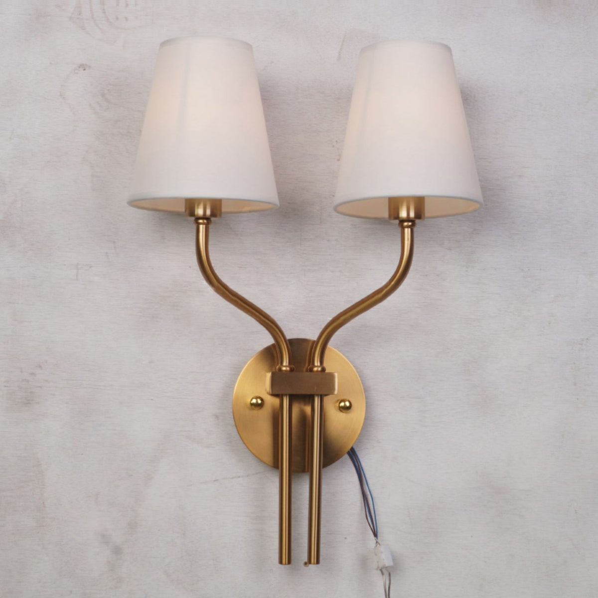 safavieh-ezra-wall-lamp