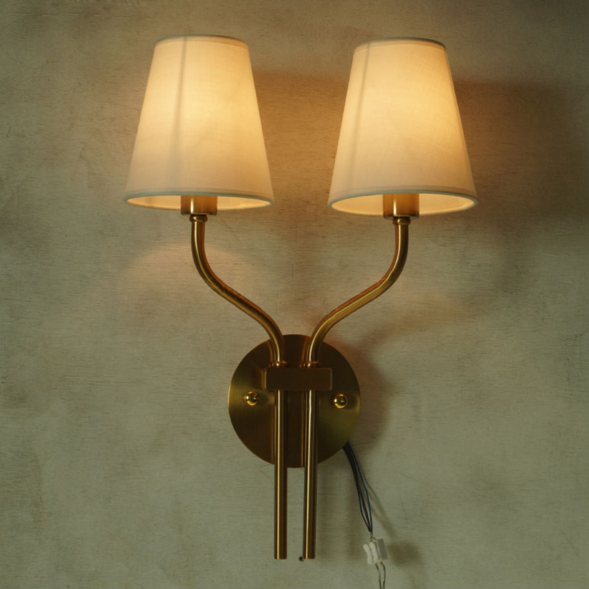 safavieh-ezra-wall-lamp