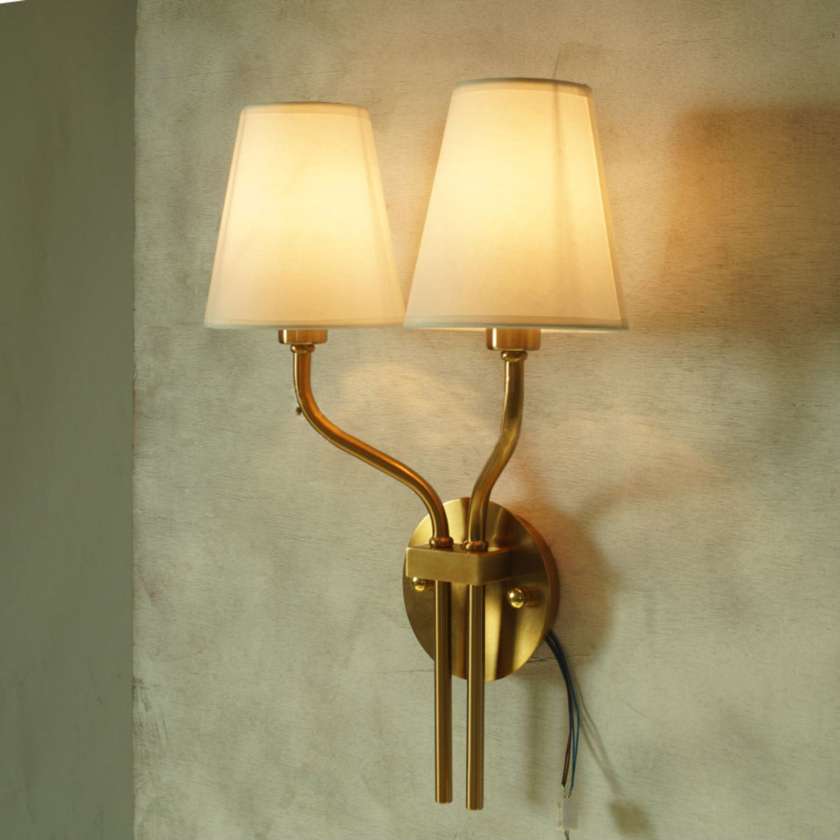 safavieh-ezra-wall-lamp