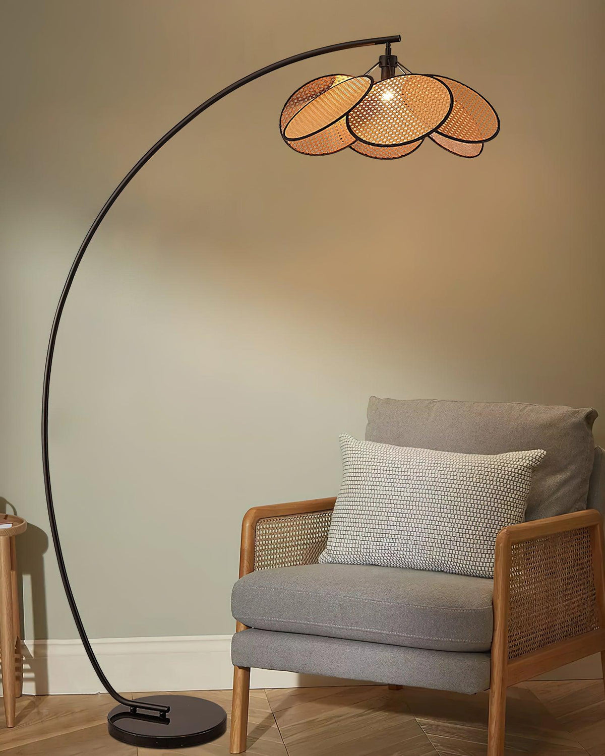screen-cannage-floor-lamp