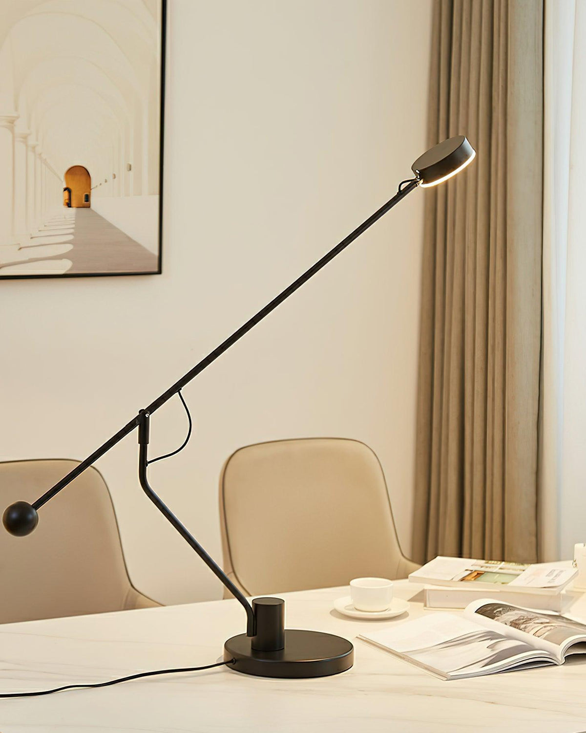 shadow-pole-table-lamp