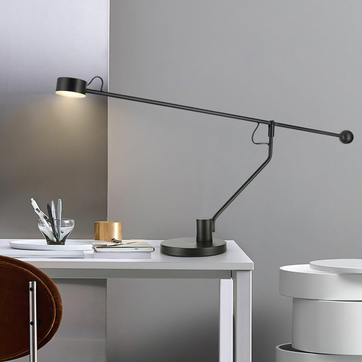 shadow-pole-table-lamp