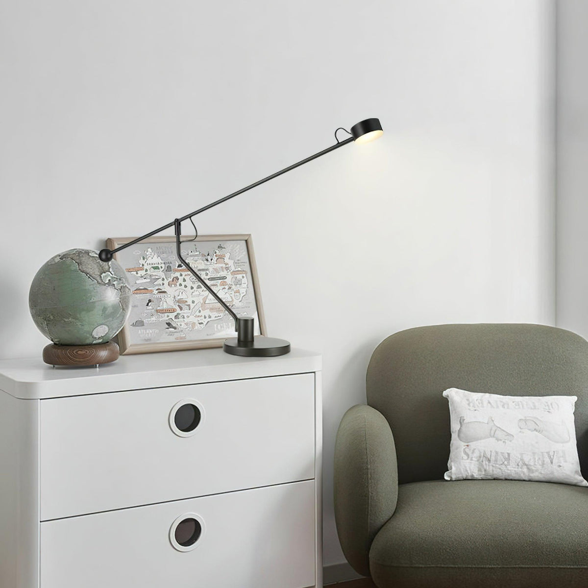 shadow-pole-table-lamp