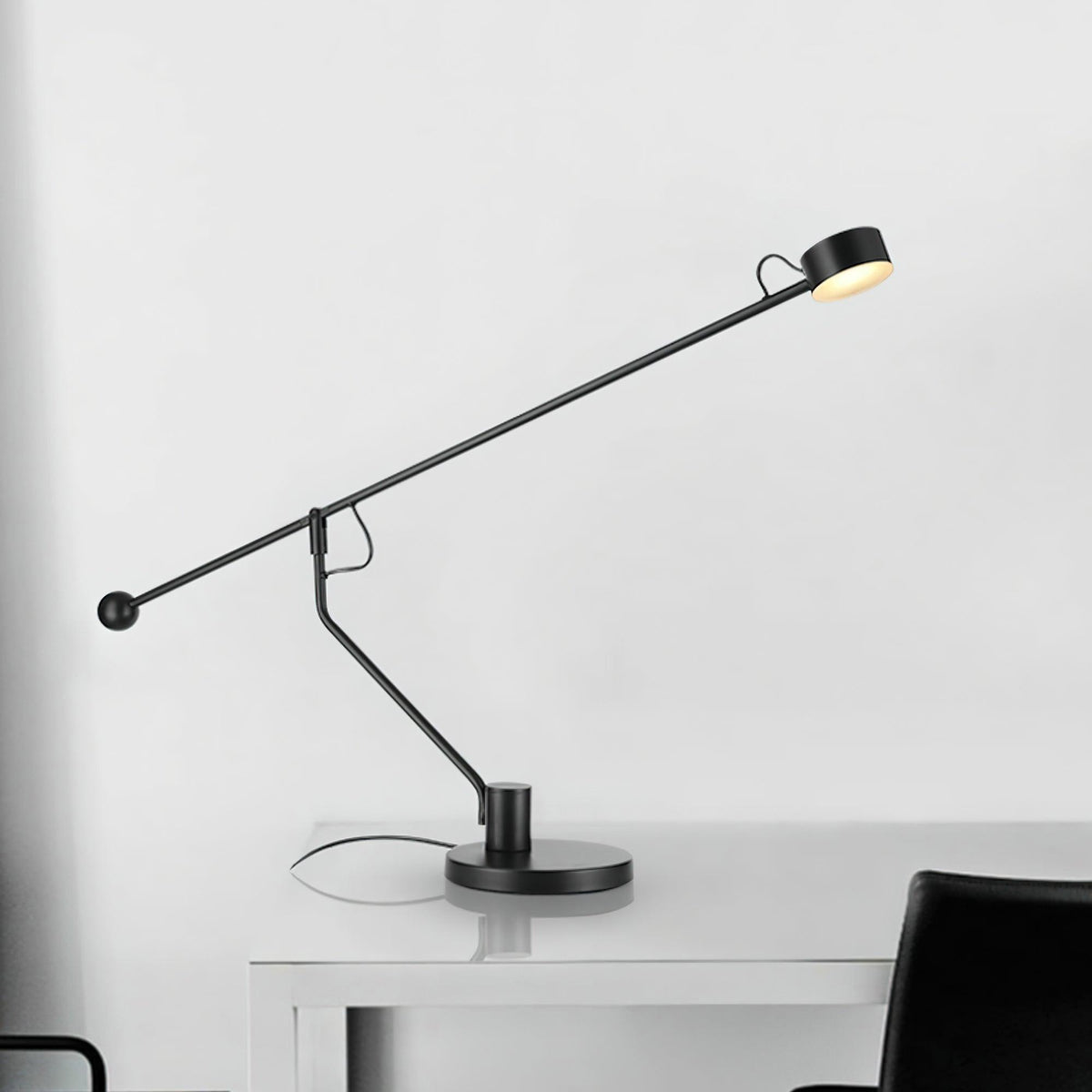 shadow-pole-table-lamp