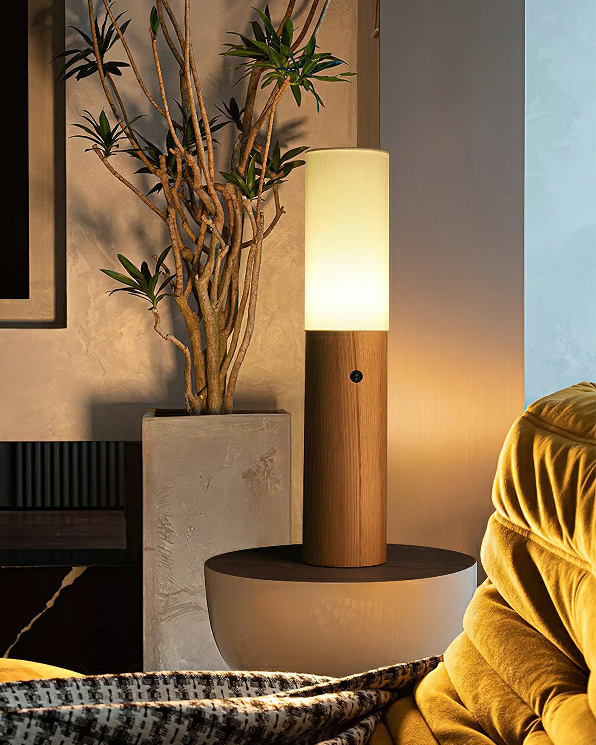 timber-column-floor-lamp