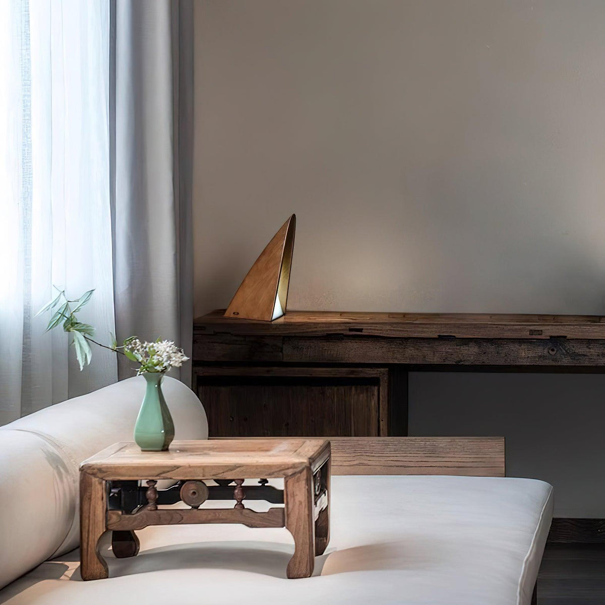 triangular-table-lamp