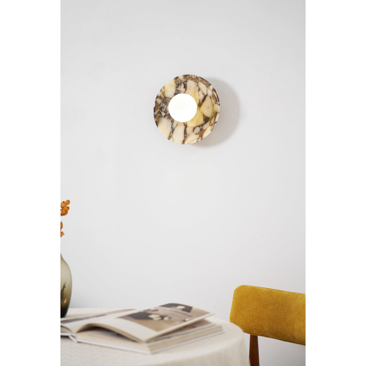 viola-marble-wall-lamp