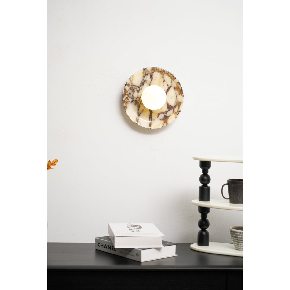 viola-marble-wall-lamp