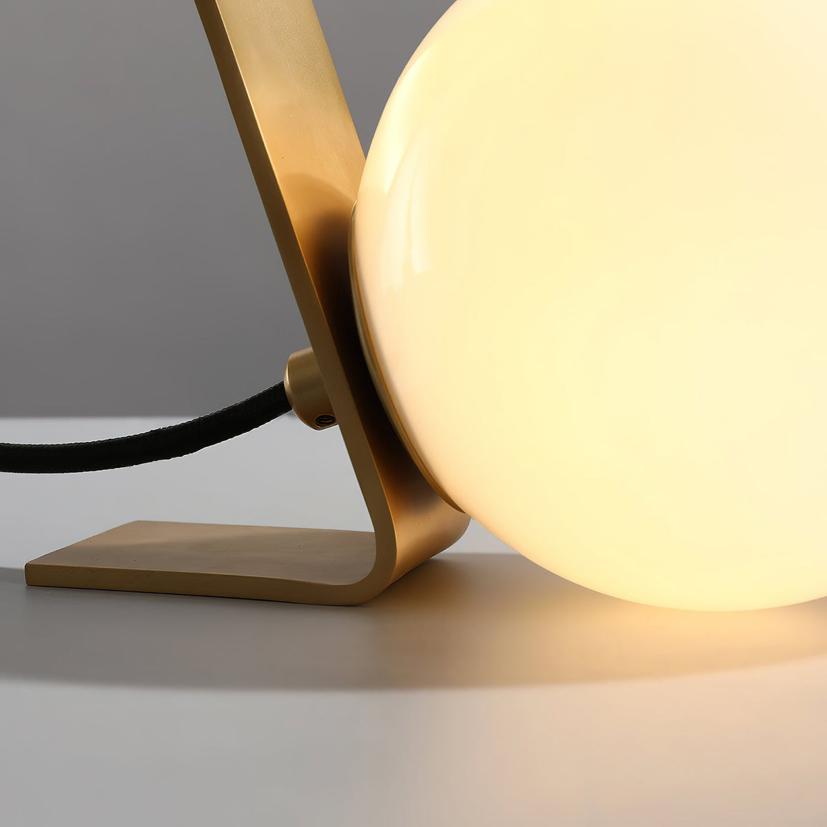 aley-table-lamp