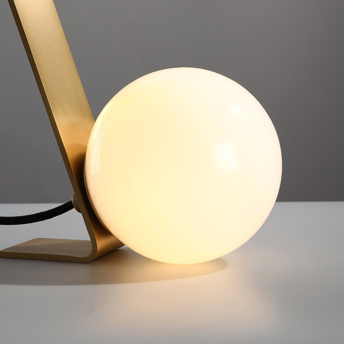 aley-table-lamp